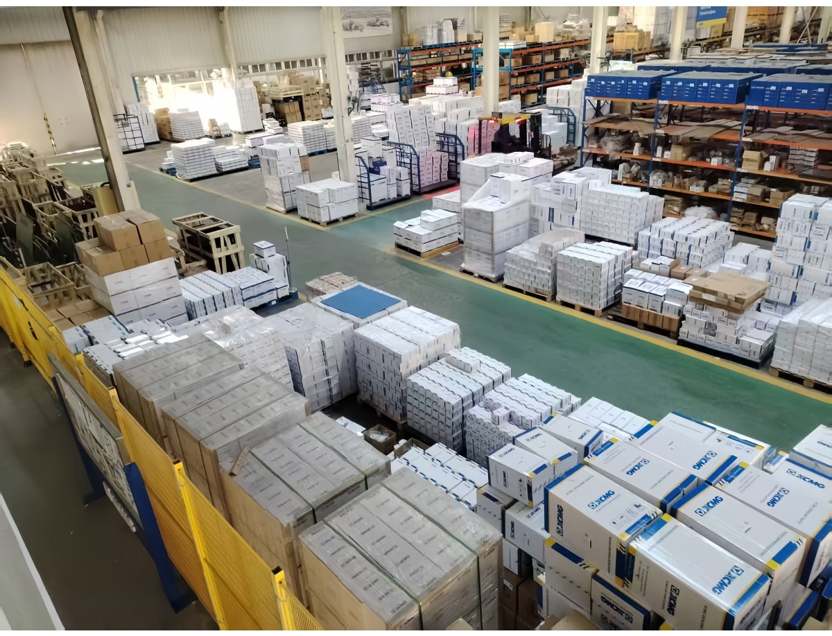 Our Warehouse Stocks Sufficient XCMG & Mainstream Brand Construction Machinery Spare Parts for Export